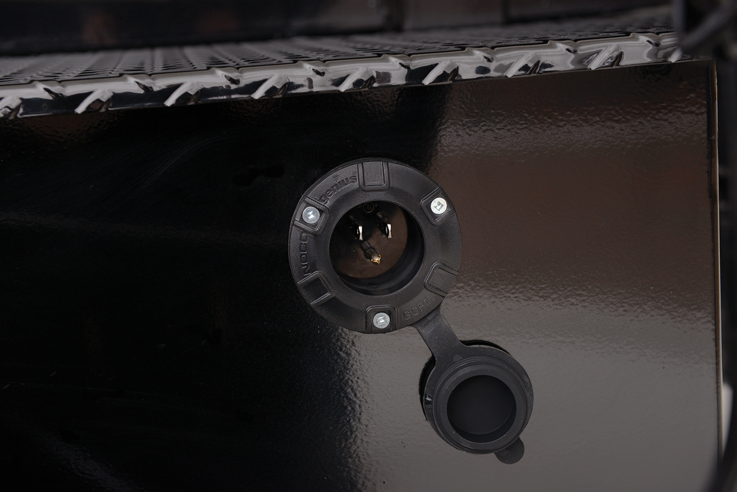 Close-Up photos of the electrical plug cover on the toolbox of the Sure-Trac HD Low Profile Power Tilt Deckover