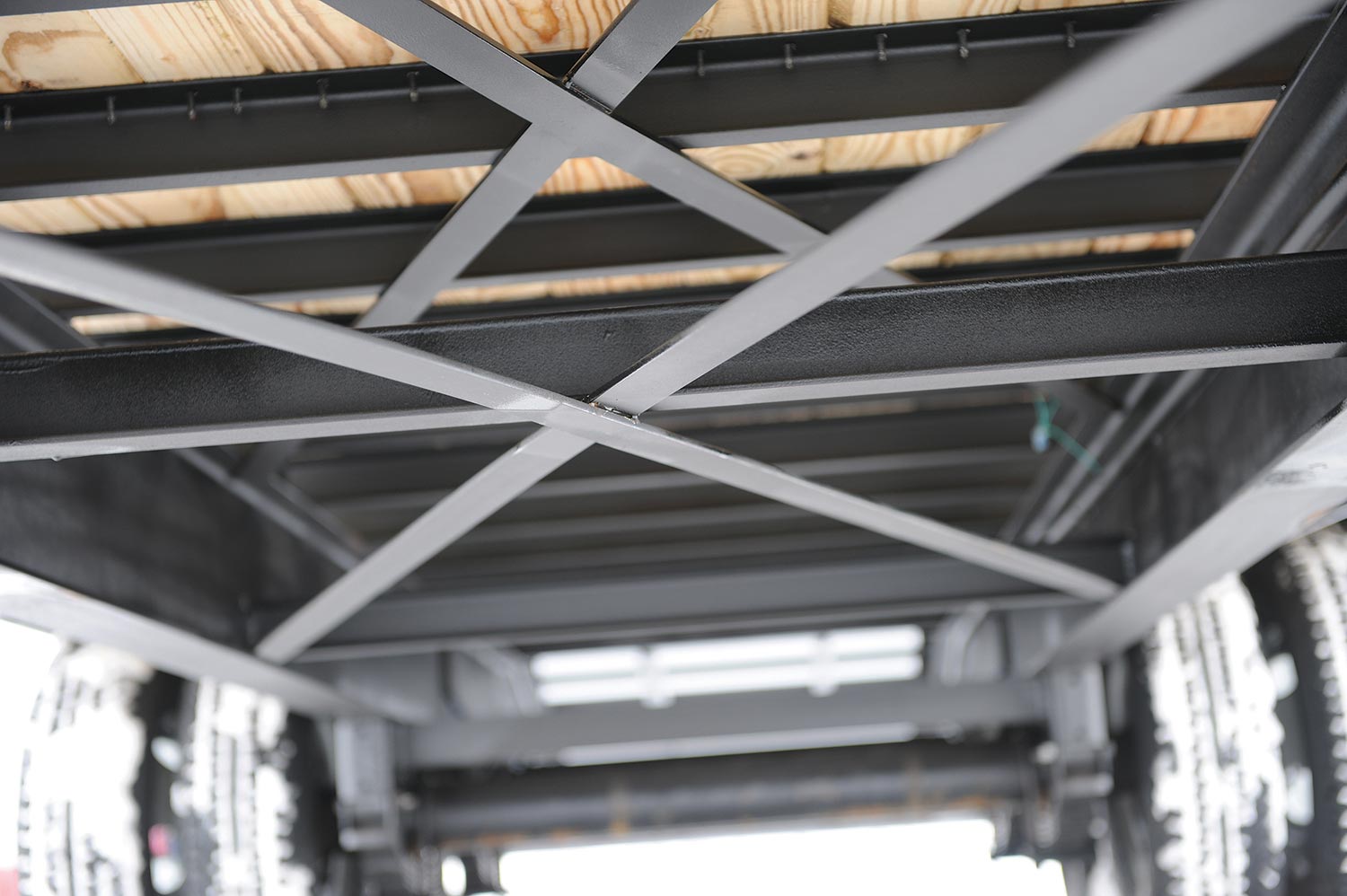 37_P34_HDLowProfileFlatbedBeavertail_Bracing.jpg