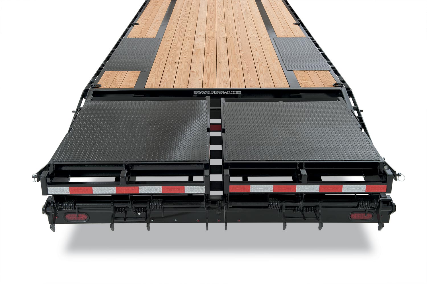 zoomed in rear view of the Heavy Duty Low Profile Beavertail Deckover Trailer