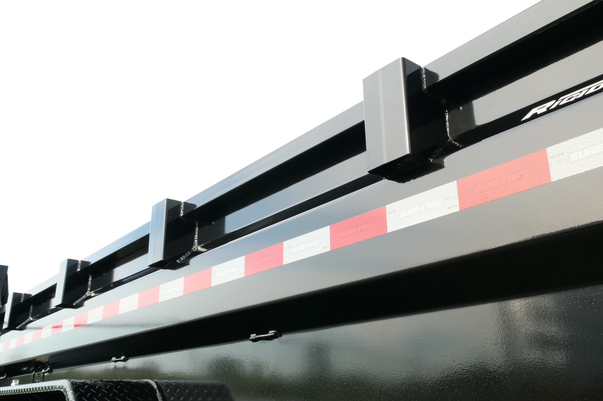 zoomed in view of the edge of a trailer